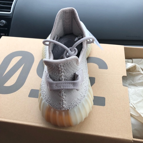 Yeezy “sesame” sz9.5 - Picture 4 of 5